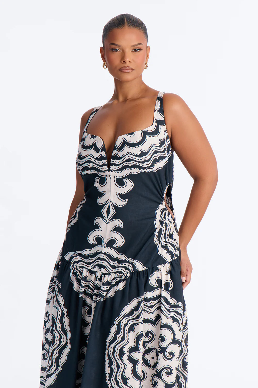 Black and Cream Baroque Print Sweetheart Cutout Maxi Dress - Plus Size Close Up Bodice Front View