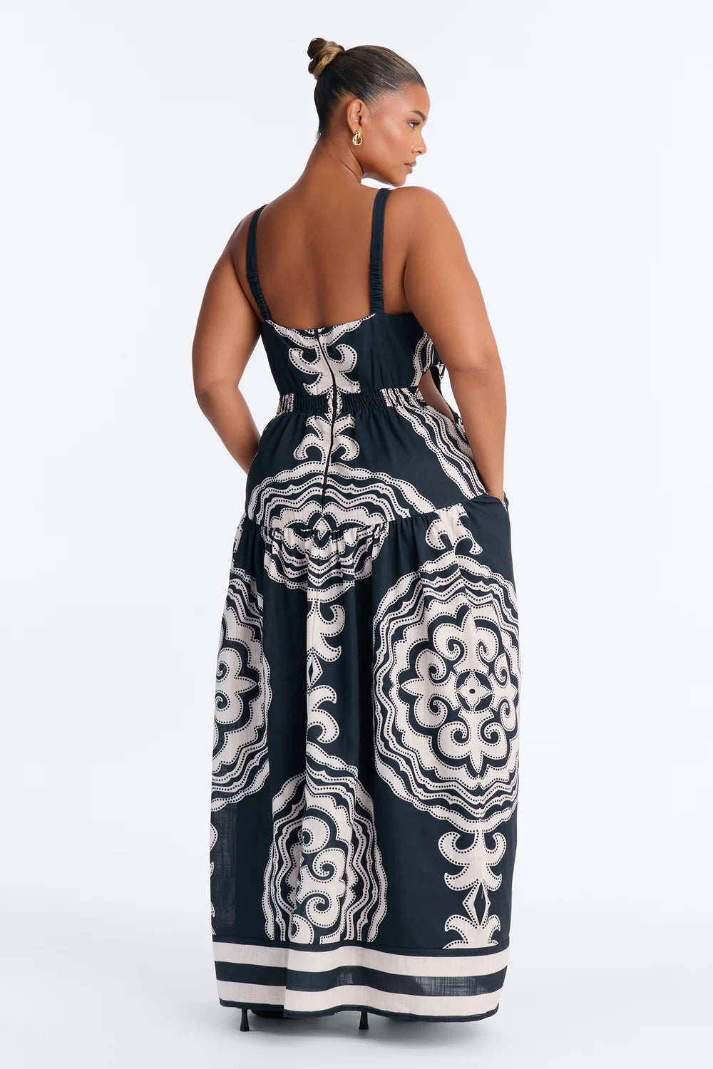 Black and Cream Baroque Print Sweetheart Cutout Maxi Dress - Plus Size Back View Close Up